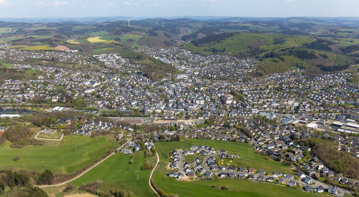Luftaufnahme der Stadt Olpe.