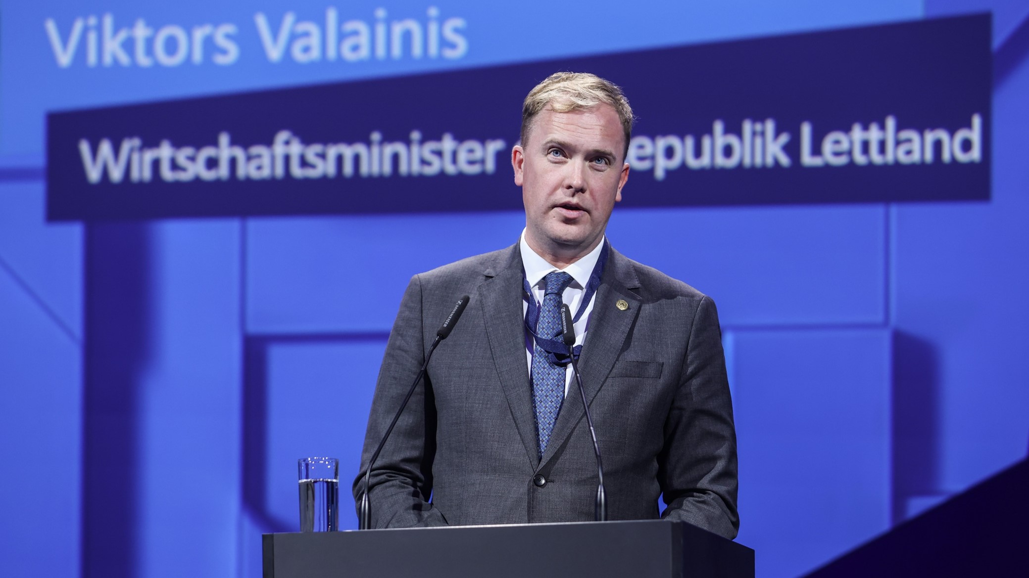 Latvian Minister of Economy Viktors Valainis on the SCCON stage.