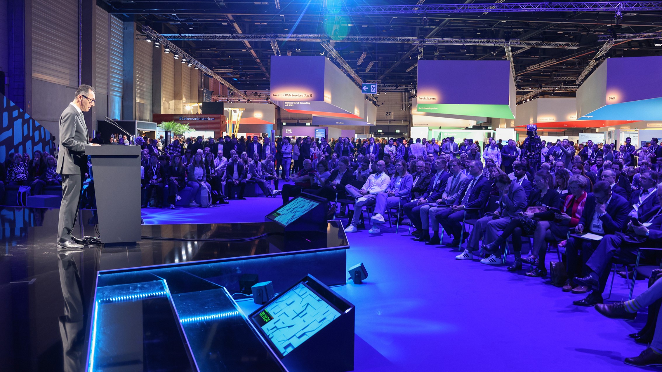German Federal Minister of Agriculture Cem Özdemir on the SCCON stage