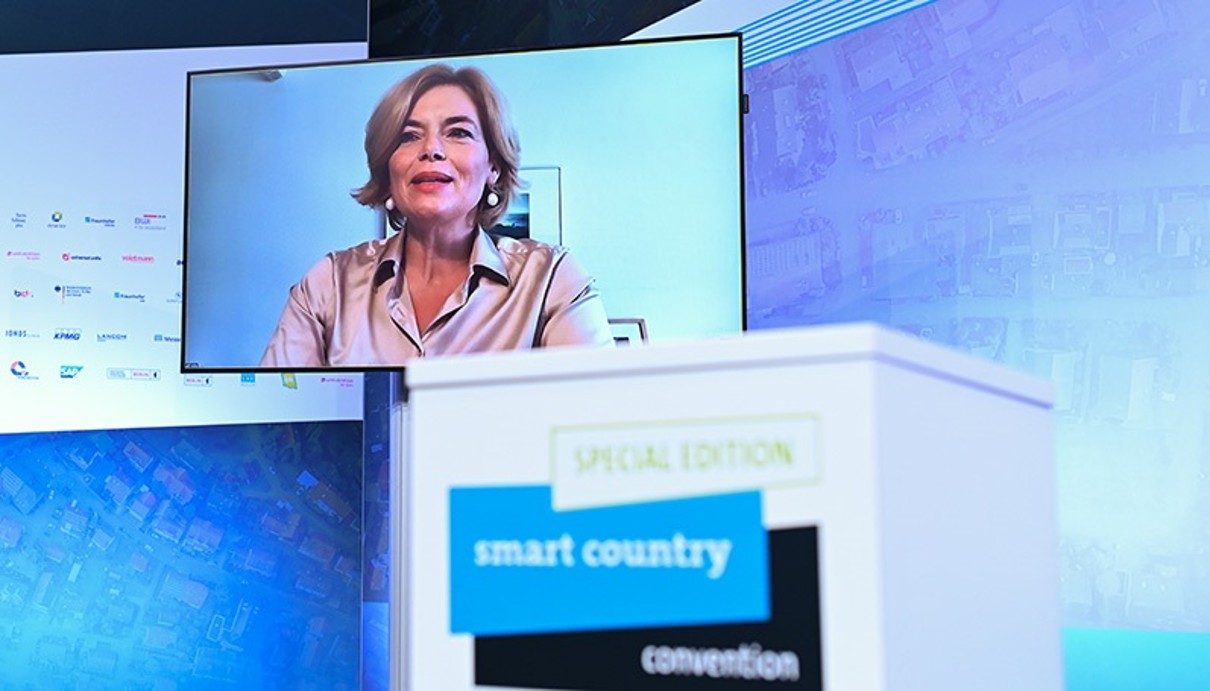 Bundesagrarministerin Julia Klöckner zieht auf der Smart Country Convention Bilanz. Bundesagrarministerin Julia Klöckner zieht auf der Smart Country Convention Bilanz.
