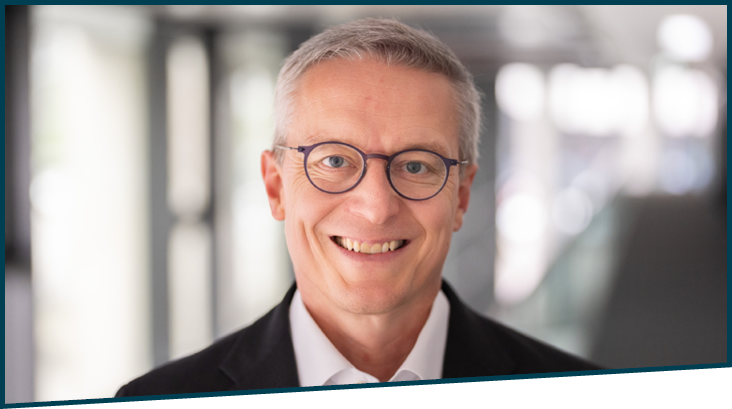 Portraitfoto von Dr. Karsten Wildberger, Bundesminister für Digitales und Staatsmodernisierung | Bildquelle: Sebastian Woithe | BMDS